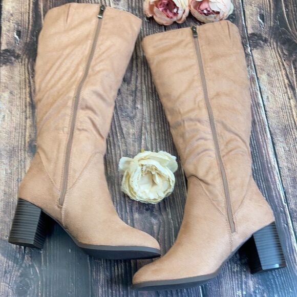 Journee Collection Blush Micro-Suede Wide Calf Gentri Boots 10M-WC - Picture 2 of 8